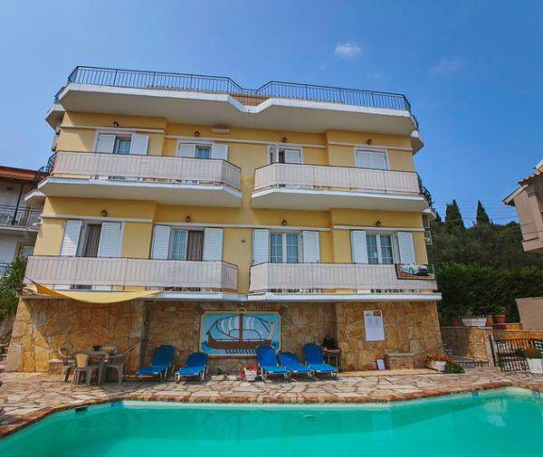 kassiopi-limani-01
