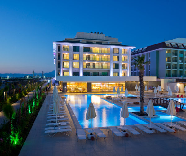 19-TUI-Armas-Belek-Tui-Day-Night-Connected-Club-Life-Belek-General-View